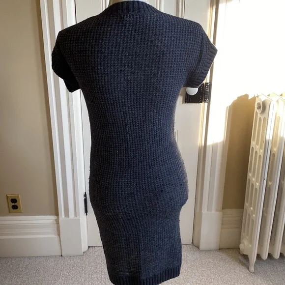 Joe Fresh grey knit V neck cap sleeve skinny dress - Picture 4 of 10